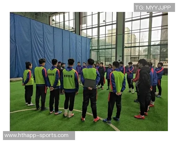 足协D级教练员培训班在上海正式开班海港俱乐部定向班迎来第十一期学员 足协D级教练员培训班在上海正式开班海港俱乐部定向班迎来第十一期学员